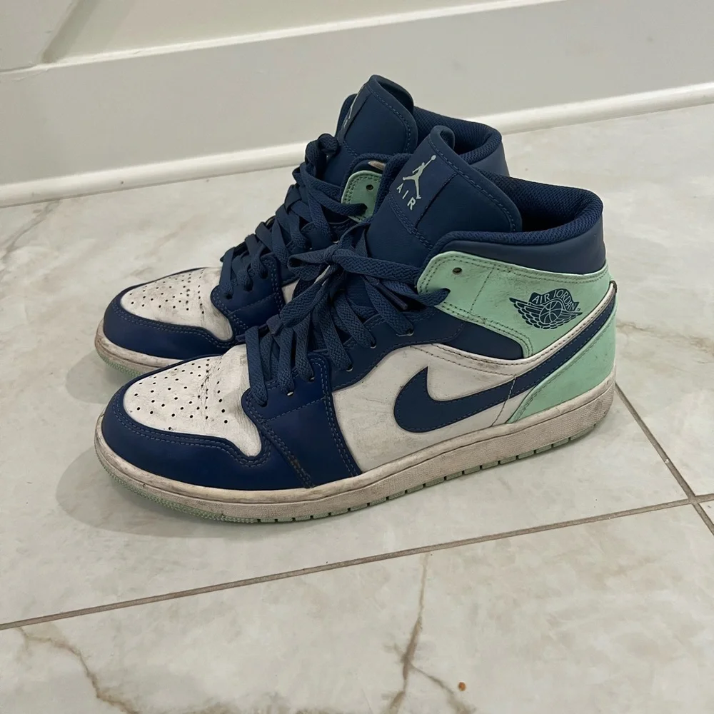 Air Jordan Blue Mint 1 Mid Sneakers Size 10 US